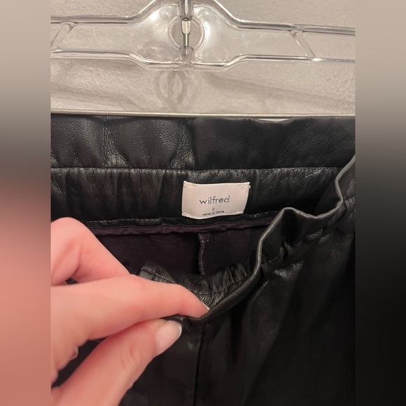 Aritzia Wilfred Paper Bag Vegan Leather Shorts Size 0 Black - Picture 2 of 3